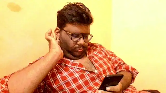 Snapshot of brownbear6 chatting on October 27, 6:23 pm brownbear6 online show from October 27, 6:23 pm