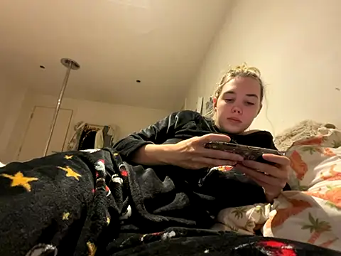 violetcutie online show from October 5, 7:01 pm