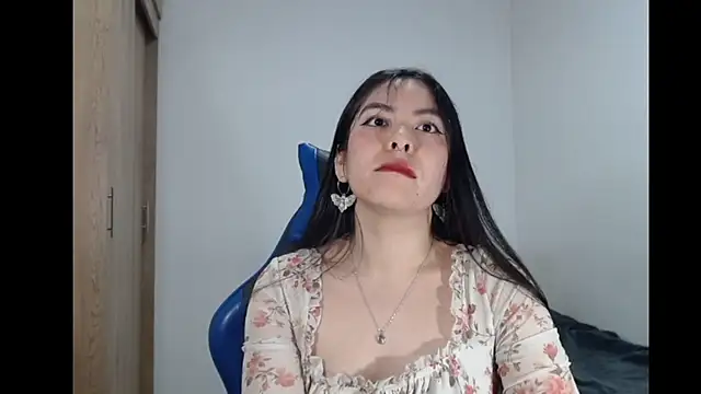 Snapshot of EloiseJun chatting on February 15, 4:09 am EloiseJun online show from February 15, 4:09 am