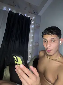 Harrisonvillalobos online show from March 10, 7:13 am