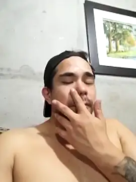 Snapshot of LevelUpL0ver chatting on April 4, 3:27 am LevelUpL0ver online show from April 4, 3:27 am