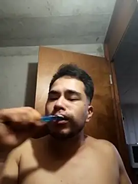 Snapshot of LevelUpL0ver chatting on April 5, 11:18 am LevelUpL0ver online show from April 5, 11:18 am