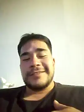 Snapshot of LevelUpL0ver chatting on April 5, 11:24 pm LevelUpL0ver online show from April 5, 11:24 pm