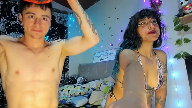 Snapshot of puepleholly chatting on November 3, 1:19 am puepleholly online show from November 3, 1:19 am