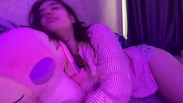 Snapshot of enyazhe chatting on November 7, 1:55 pm enyazhe online show from November 7, 1:55 pm