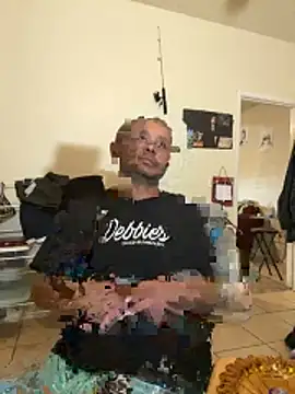 Snapshot of NiftyCaptain3 chatting on February 13, 3:35 am NiftyCaptain3 online show from February 13, 3:35 am