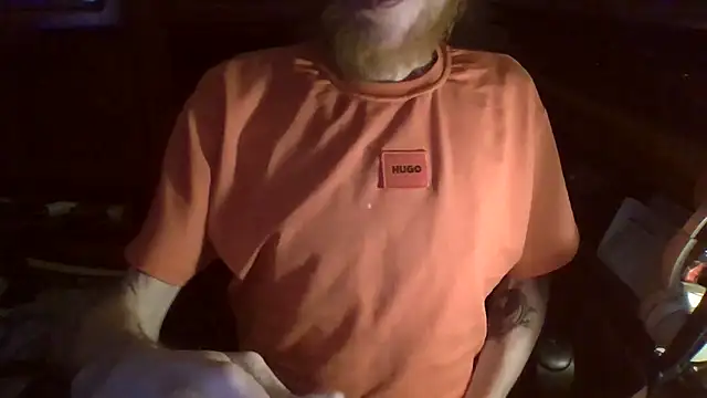 Snapshot of zipman92 chatting on December 15, 6:12 pm zipman92 online show from December 15, 6:12 pm