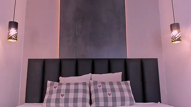 Snapshot of TiffValentinee_ chatting on October 7, 8:39 pm TiffValentinee online show from October 7, 8:39 pm