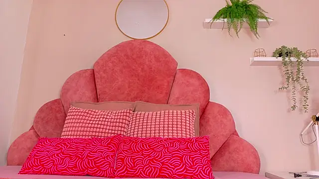 Snapshot of TiffValentinee_ chatting on October 10, 7:46 pm TiffValentinee online show from October 10, 7:46 pm