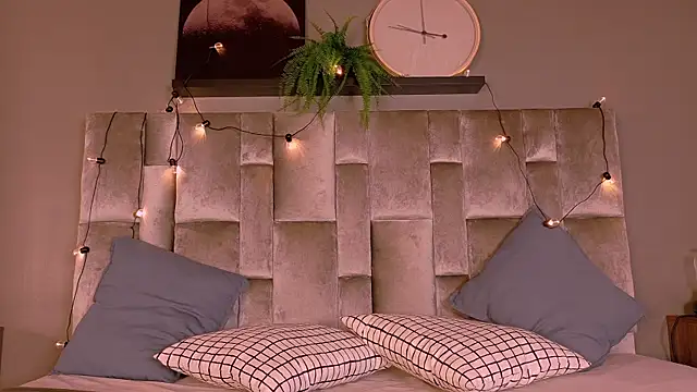 Snapshot of TiffValentinee_ chatting on October 13, 3:17 am TiffValentinee online show from October 13, 3:17 am