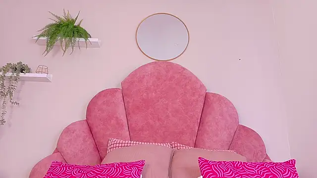 Snapshot of TiffValentinee_ chatting on October 14, 7:36 pm TiffValentinee online show from October 14, 7:36 pm