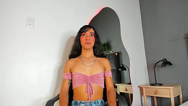 Snapshot of TiffValentinee_ chatting on November 2, 12:18 pm TiffValentinee online show from November 2, 12:18 pm