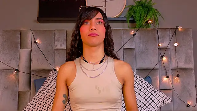 Snapshot of TiffValentinee_ chatting on November 11, 7:58 pm TiffValentinee online show from November 11, 7:58 pm