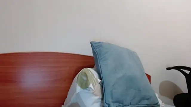 jollene online show from April 4, 12:57 pm