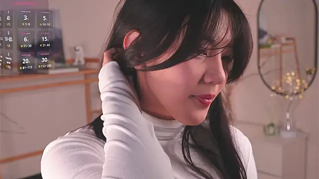 MoiraEger online show from November 11, 4:40 pm