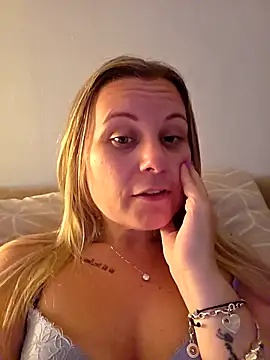 Miss-ShelbyXX online show from September 18, 11:51 pm