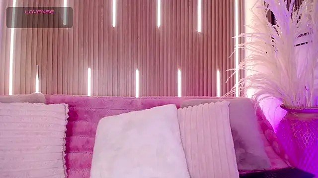 MylaDreams online show from November 11, 3:50 am