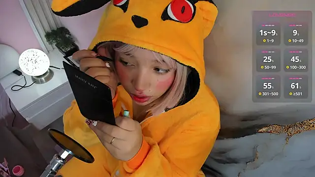 hinata dolly online show from October 25, 8:11 am