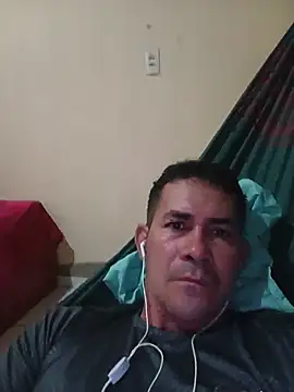 Snapshot of Renan1532 chatting on July 8, 11:42 pm Renan1532 online show from July 8, 11:42 pm