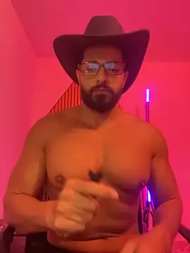 Snapshot of magnumchris chatting on February 16, 12:18 am magnumchris online show from February 16, 12:18 am