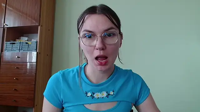 LooveELLYx online show from October 10, 6:34 am