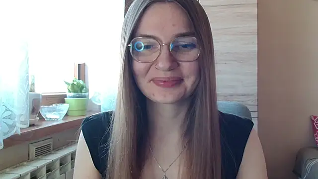 LooveELLYx online show from April 10, 6:29 am