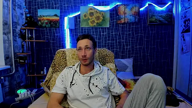 Snapshot of CuteBoy228 chatting on November 28, 9:28 pm CuteBoy228 online show from November 28, 9:28 pm