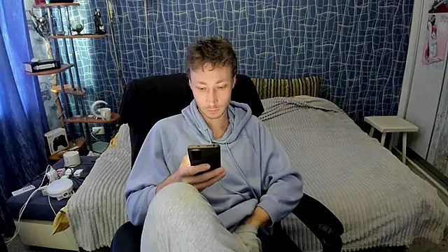 CuteBoy228 online show from April 14, 11:27 am