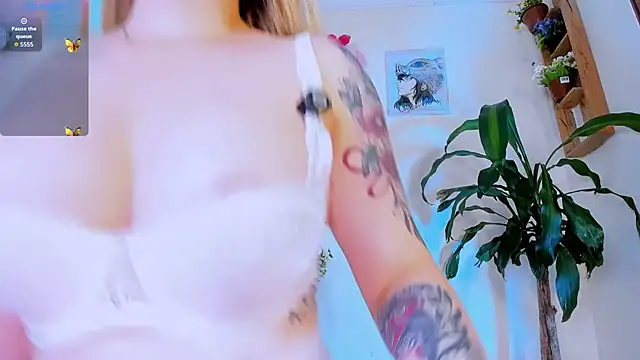 Snapshot of Simonesmith01 chatting on December 2, 5:08 pm Simonesmith01 online show from December 2, 5:08 pm