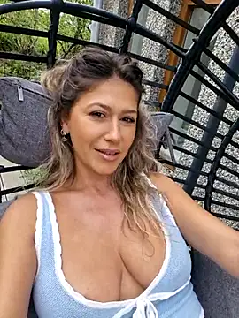 CelynaRoss online show from May 31, 1:51 pm