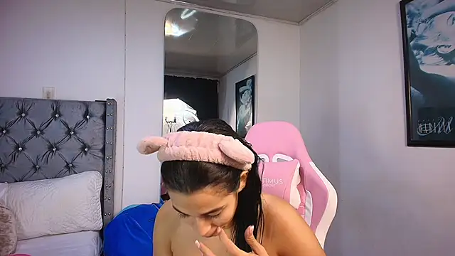 GraceWallace  online show from November 15, 1:25 am