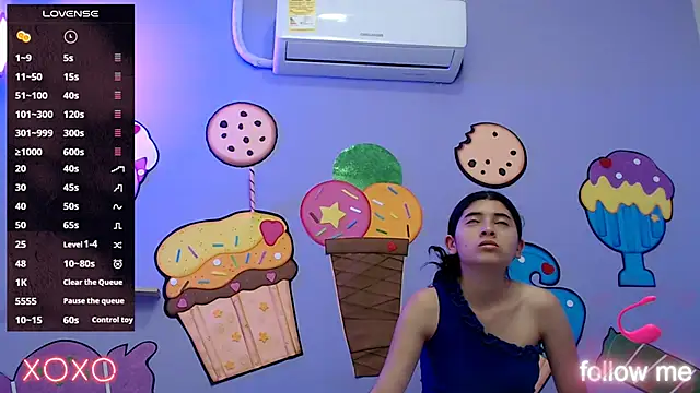 skinnykalitzo18 online show from February 26, 1:32 pm