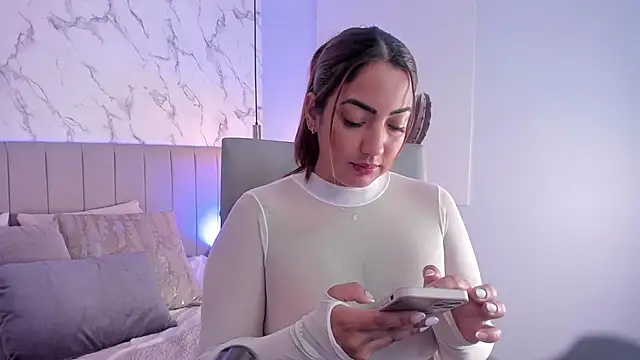 Karlla Brown online show from December 2, 2:01 pm