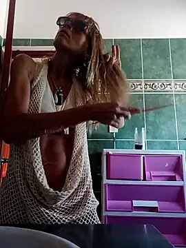 Snapshot of LunaNatural chatting on November 20, 7:02 pm LunaNatural online show from November 20, 7:02 pm