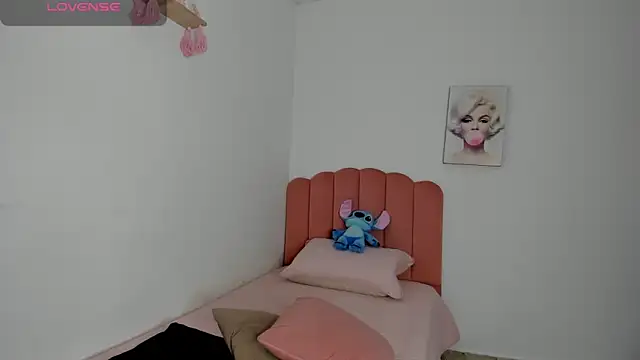 julieth sanzz online show from January 7, 1:13 pm