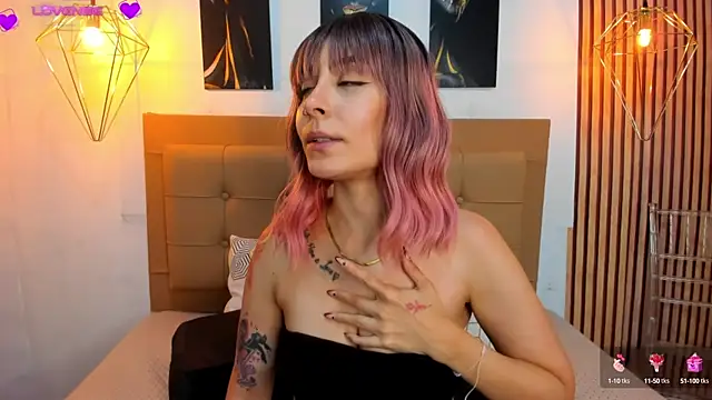 alesziarose online show from September 24, 7:17 pm