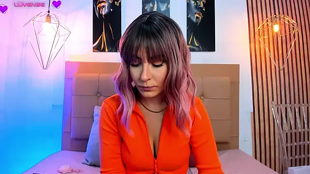 alesziarose online show from September 29, 7:19 pm