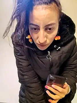 Oriana111 online show from March 22, 3:32 am