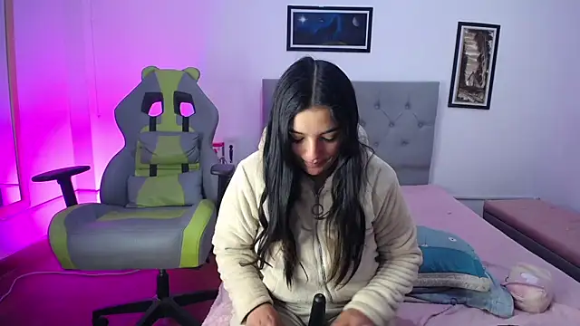 Esmeraldaa- online show from October 15, 5:51 am