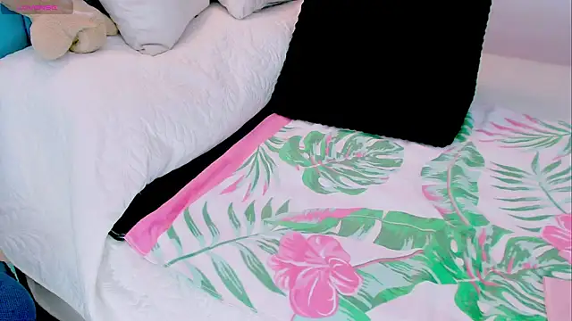Snapshot of Kendraline1 chatting on June 6, 4:55 pm Kendraline1 online show from June 6, 4:55 pm