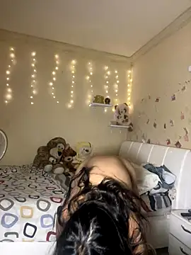 effie castroo online show from September 30, 1:32 am