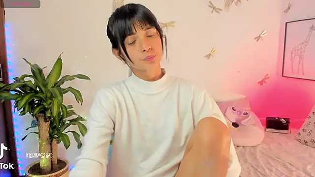 princessluna 19 online show from April 11, 9:30 pm