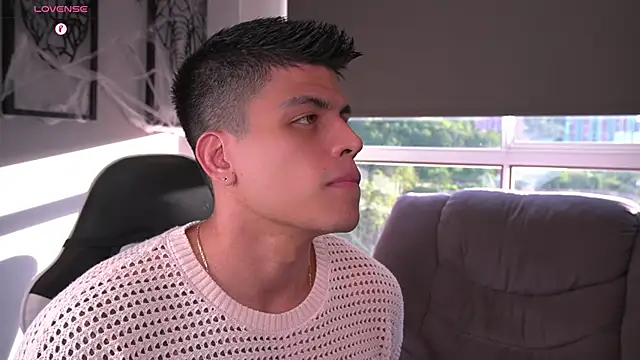 Snapshot of tyler_muscle1 chatting on October 13, 10:10 pm tyler muscle1 online show from October 13, 10:10 pm