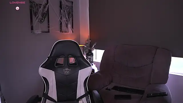 Snapshot of tyler_muscle1 chatting on October 25, 1:40 pm tyler muscle1 online show from October 25, 1:40 pm