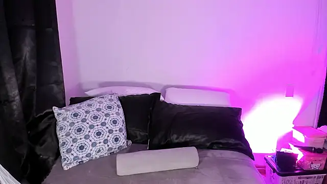 Londonttipton online show from February 10, 2:37 am