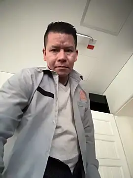 Snapshot of Manu0586 chatting on November 13, 11:09 am Manu0586 online show from November 13, 11:09 am