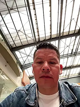 Manu0586 online show from April 1, 3:20 pm