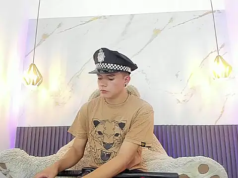 Snapshot of AndyFame1 chatting on January 16, 6:23 pm AndyFame1 online show from January 16, 6:23 pm