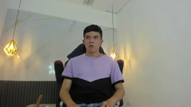 Snapshot of AndyFame1 chatting on February 4, 6:25 pm AndyFame1 online show from February 4, 6:25 pm