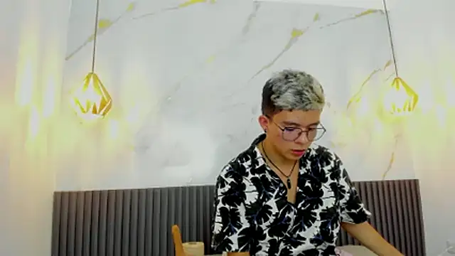 Snapshot of AndyFame1 chatting on February 5, 6:23 pm AndyFame1 online show from February 5, 6:23 pm